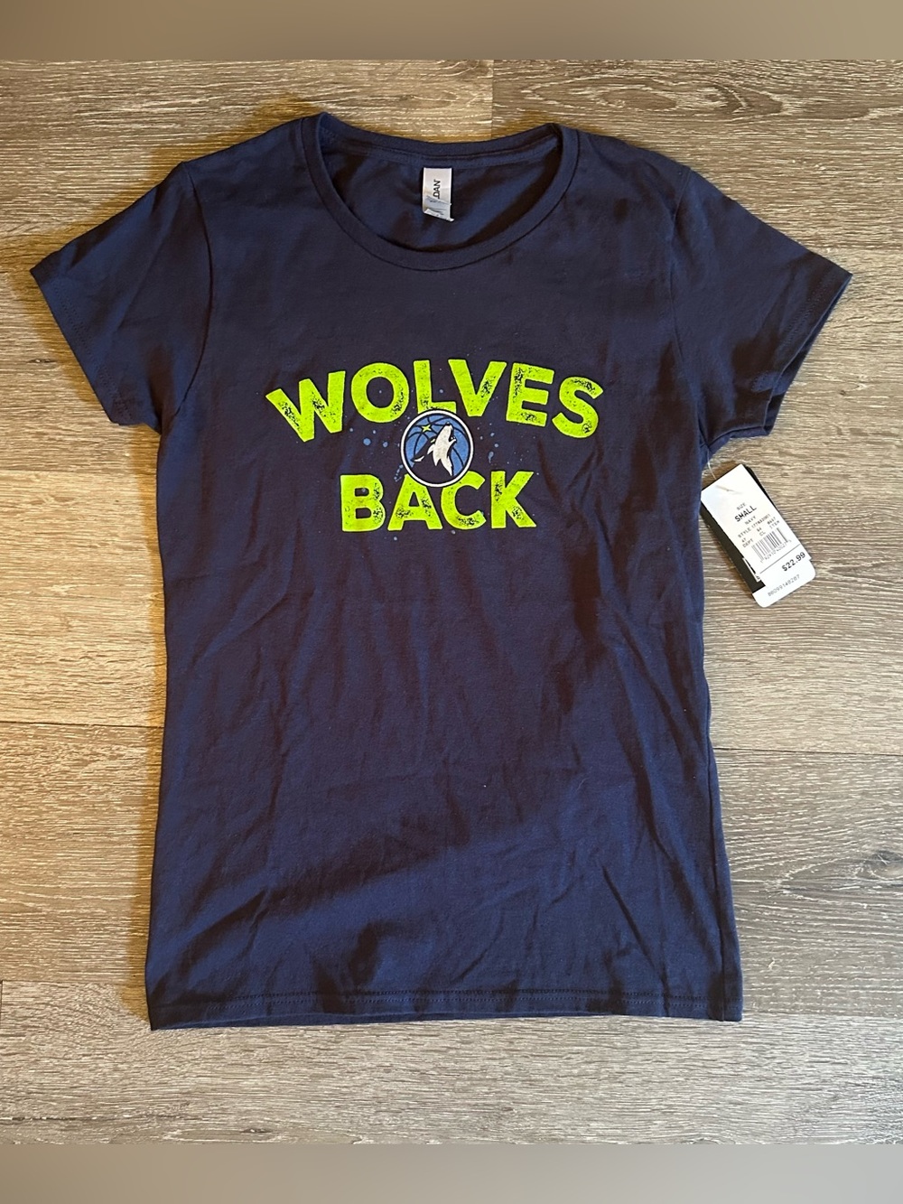 NWT Small Navy Blue Cotton Short Sleeve T Shirt Wolves Back
